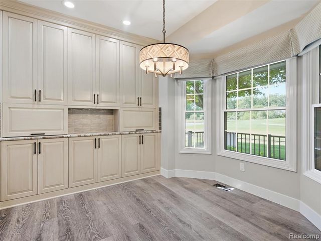 156 Sandhills Lane, Lake Orion, MI 48362