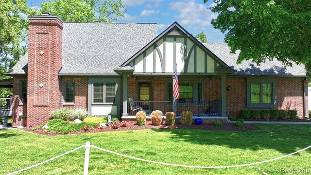 156 Sandhills Lane, Lake Orion, MI 48362