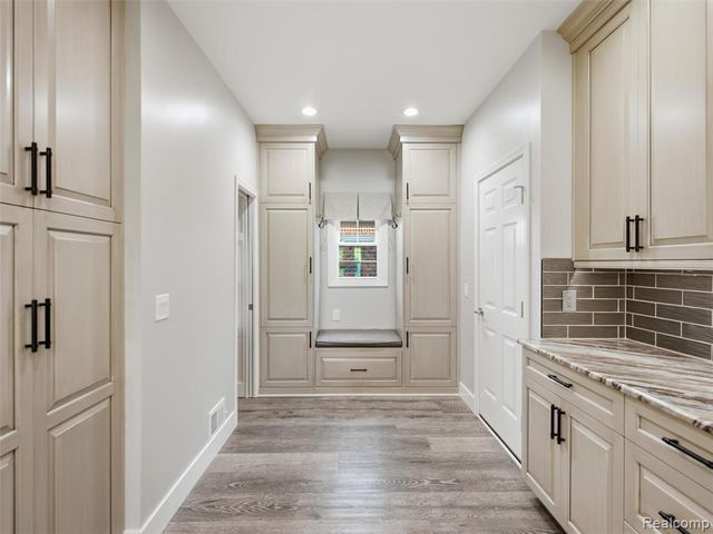 156 Sandhills Lane, Lake Orion, MI 48362