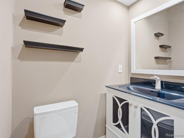 156 Sandhills Lane, Lake Orion, MI 48362