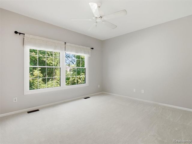 156 Sandhills Lane, Lake Orion, MI 48362