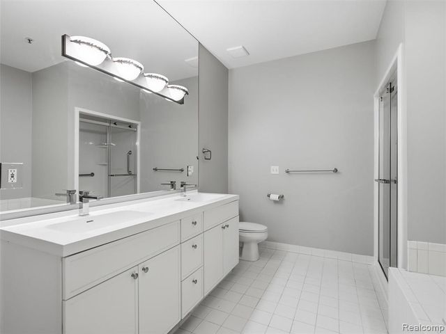 156 Sandhills Lane, Lake Orion, MI 48362