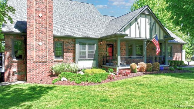156 Sandhills Lane, Lake Orion, MI 48362