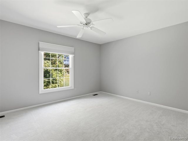 156 Sandhills Lane, Lake Orion, MI 48362