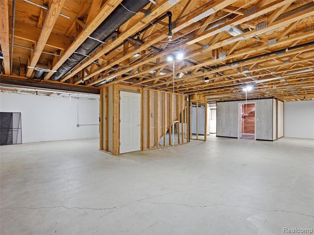 156 Sandhills Lane, Lake Orion, MI 48362