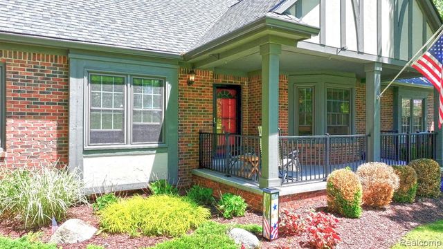 156 Sandhills Lane, Lake Orion, MI 48362