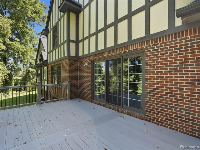 156 Sandhills Lane, Lake Orion, MI 48362