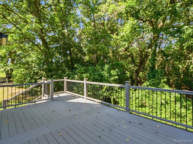 156 Sandhills Lane, Lake Orion, MI 48362