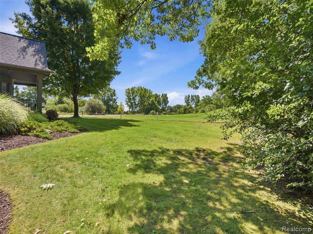 156 Sandhills Lane, Lake Orion, MI 48362