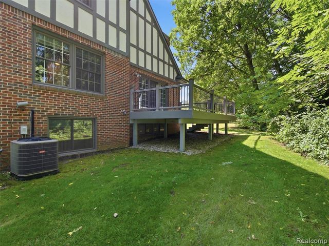 156 Sandhills Lane, Lake Orion, MI 48362