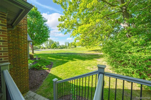 156 Sandhills Lane, Lake Orion, MI 48362