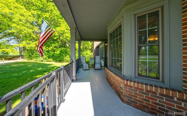 156 Sandhills Lane, Lake Orion, MI 48362