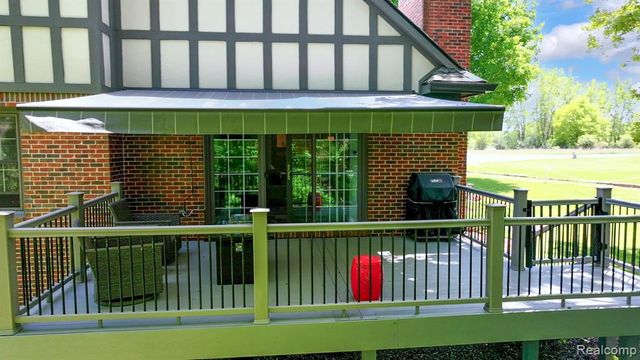 156 Sandhills Lane, Lake Orion, MI 48362