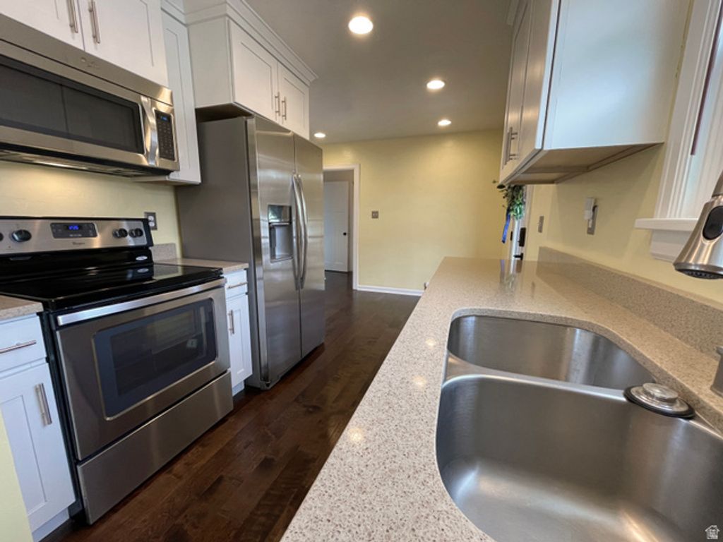 Image 3 of property listing at 835 E GREGSON AVE, Salt Lake City, UT 84106