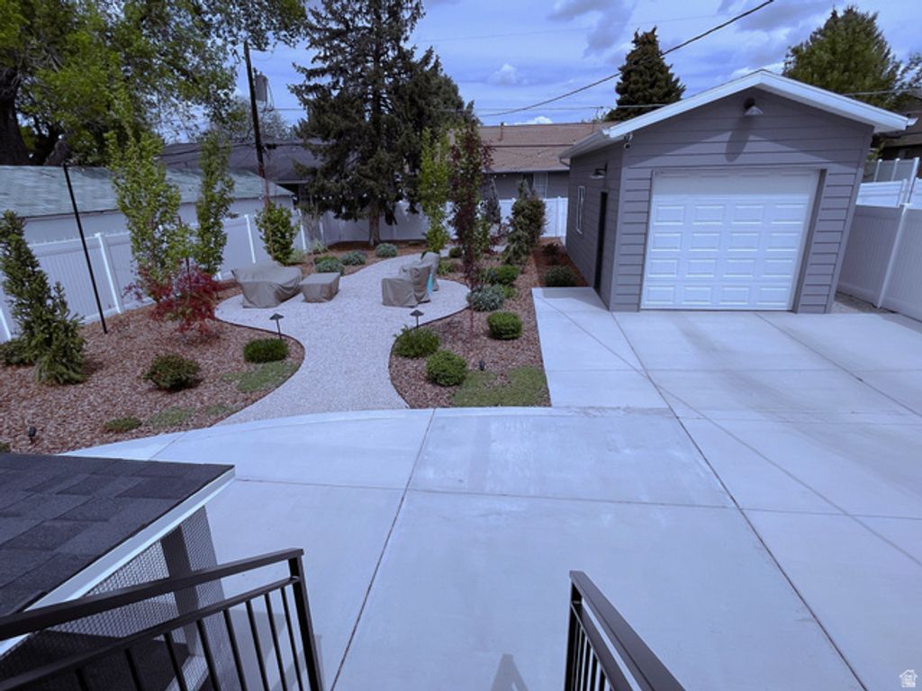 Image 7 of property listing at 835 E GREGSON AVE, Salt Lake City, UT 84106