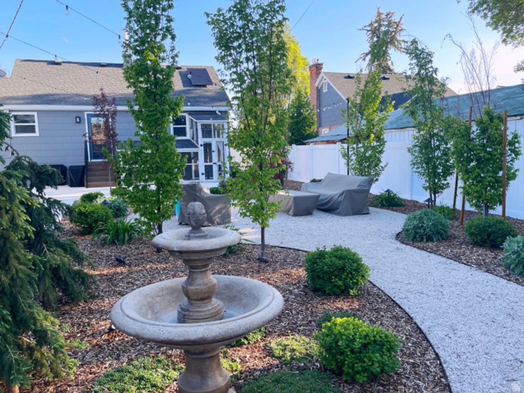 Image 9 of property listing at 835 E GREGSON AVE, Salt Lake City, UT 84106