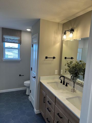 8852 63rd Street S, Cottage Grove, MN 55016