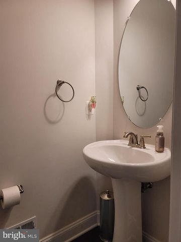 2905 RANDOM RD, Falls Church, VA 22042