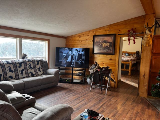 3917 County Road 4220, West Plains, MO 65775