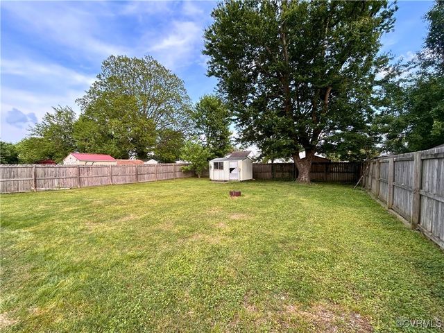 525 Roslyn Ave, Colonial Heights, VA 23834