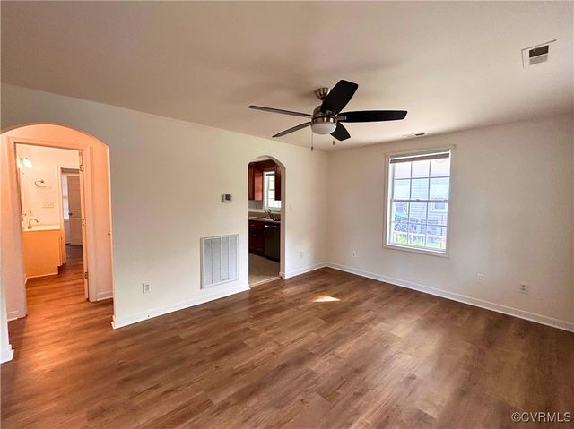 525 Roslyn Ave, Colonial Heights, VA 23834