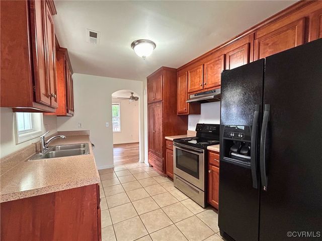 525 Roslyn Ave, Colonial Heights, VA 23834