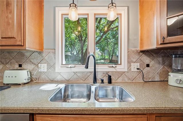 5405 W 80th Street, Prairie Village, KS 66208