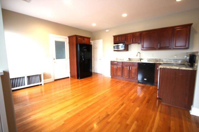 53 E Central St 3, Worcester, MA 01605