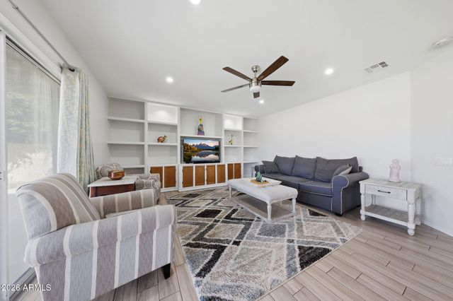 648 S CHOLLA Street, Gilbert, AZ 85233