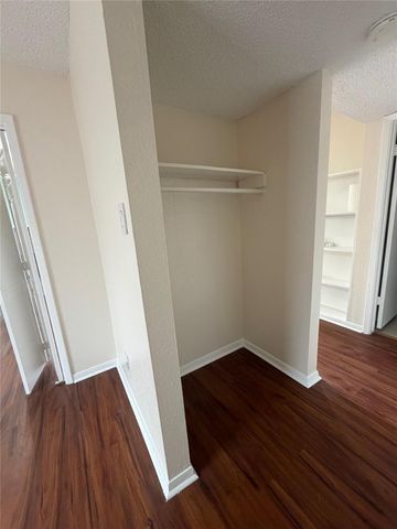 1516 Bay Area Boulevard F2, Houston, TX 77058
