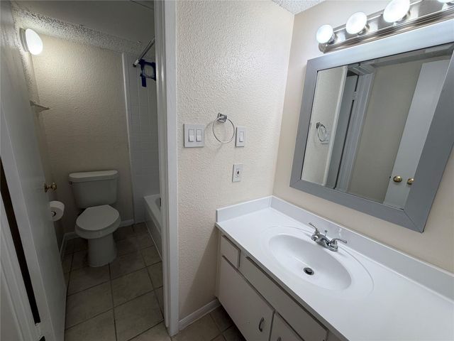 1516 Bay Area Boulevard F2, Houston, TX 77058