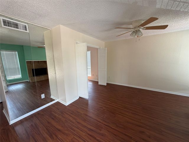 1516 Bay Area Boulevard F2, Houston, TX 77058