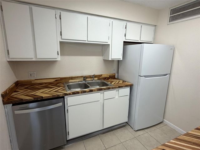1516 Bay Area Boulevard F2, Houston, TX 77058