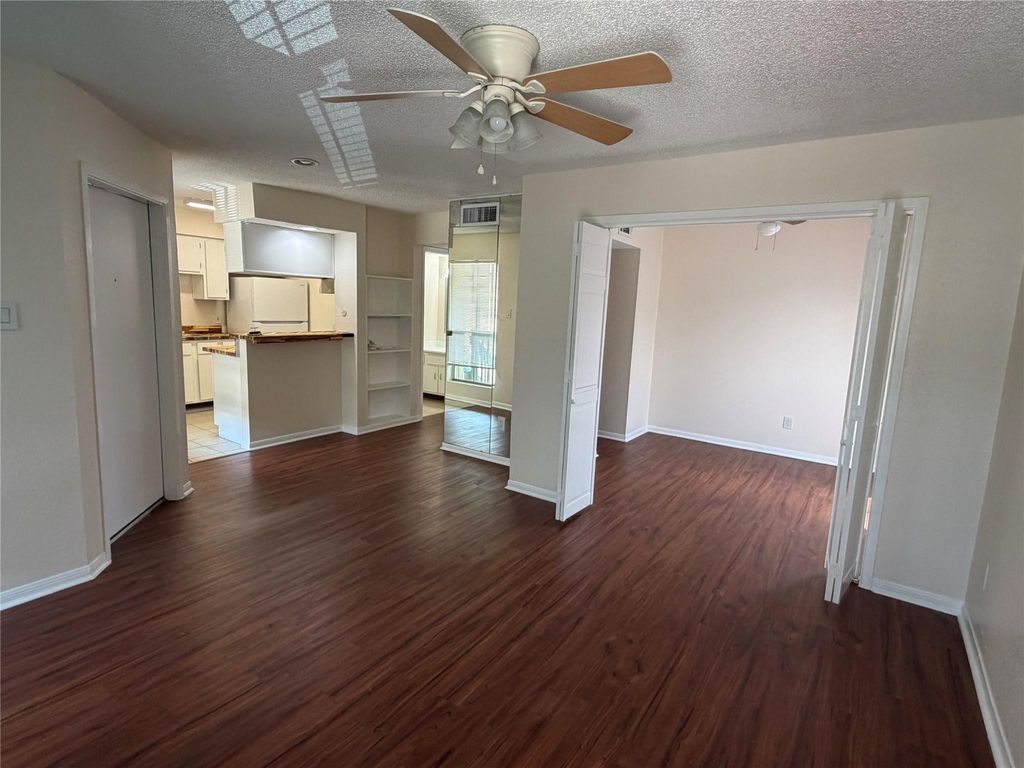1516 Bay Area Boulevard F2, Houston, TX 77058