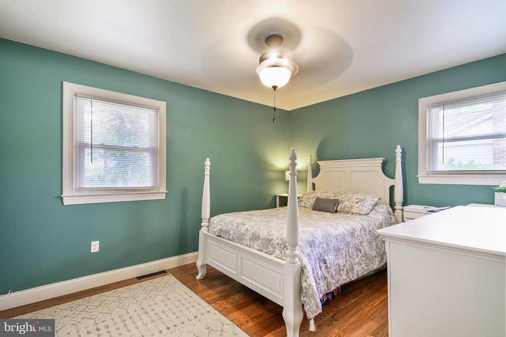 14 NICHOLSON DR, Pasadena, MD 21122