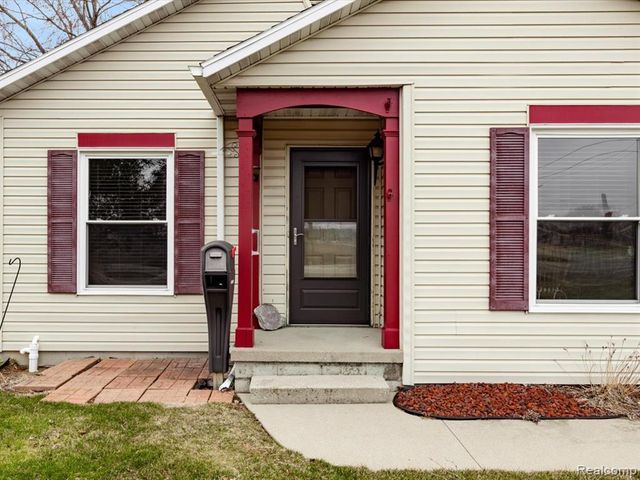 4008 Keewahdin, Fort Gratiot, MI 48059