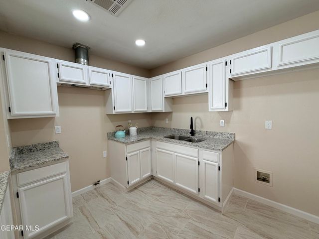 10445 Valle Koki Drive, Socorro, TX 79927