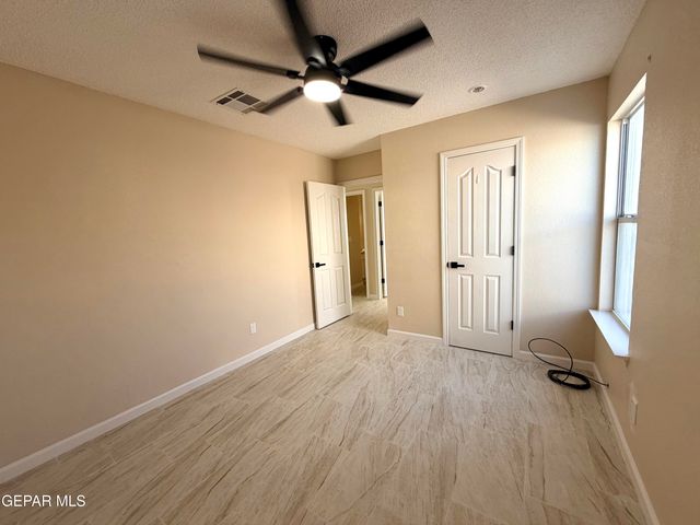 10445 Valle Koki Drive, Socorro, TX 79927