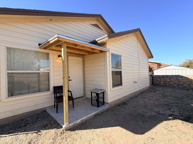 10445 Valle Koki Drive, Socorro, TX 79927