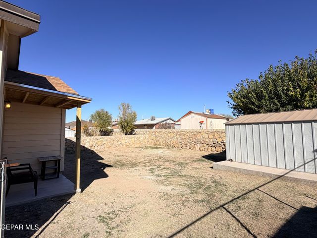 10445 Valle Koki Drive, Socorro, TX 79927