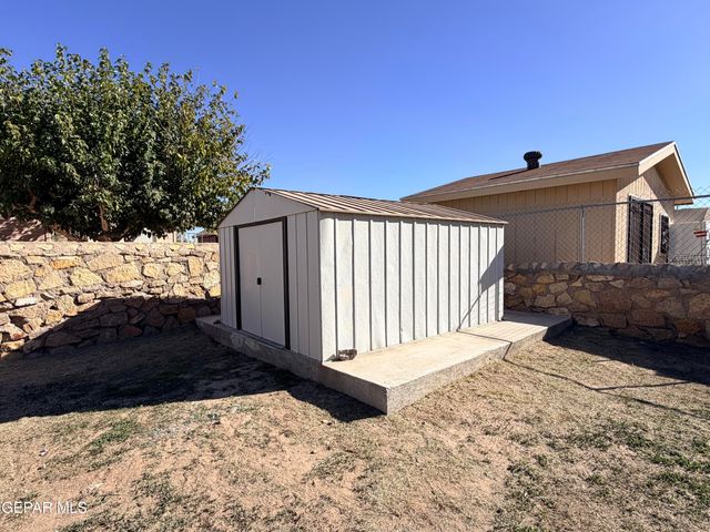 10445 Valle Koki Drive, Socorro, TX 79927