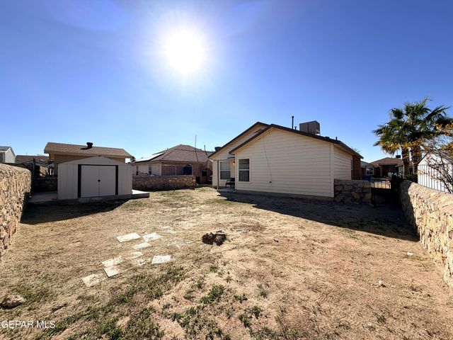 10445 Valle Koki Drive, Socorro, TX 79927