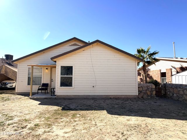 10445 Valle Koki Drive, Socorro, TX 79927