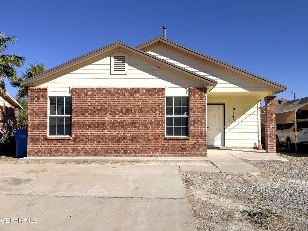 10445 Valle Koki Drive, Socorro, TX 79927