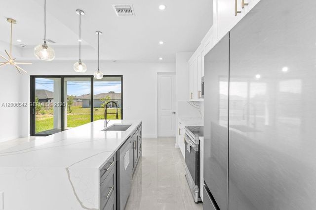 1433 NW 7th Place, Cape Coral, FL 33993