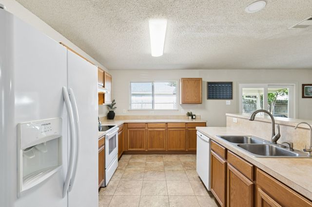 536 Del Mar Drive, Ponder, TX 76259