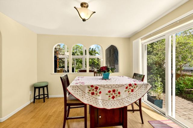 1501 Lithia Way, Talent, OR 97540
