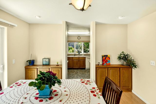 1501 Lithia Way, Talent, OR 97540