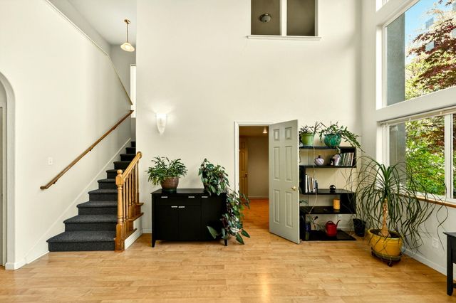 1501 Lithia Way, Talent, OR 97540