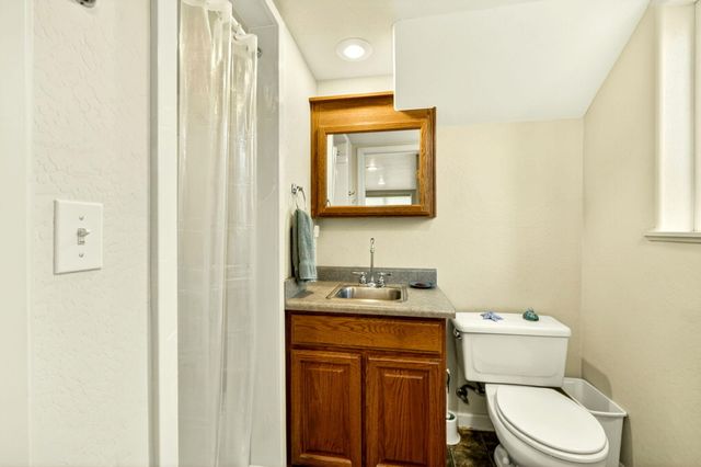 1501 Lithia Way, Talent, OR 97540